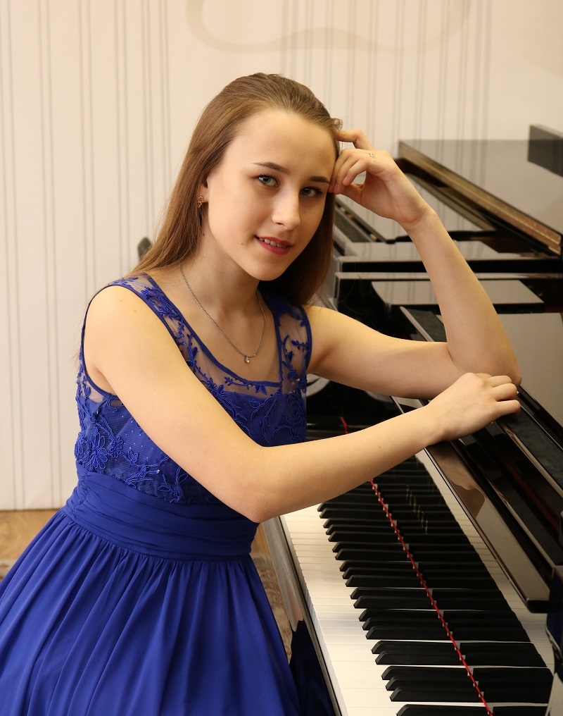 На фото: Егорова Мария за фортепиано